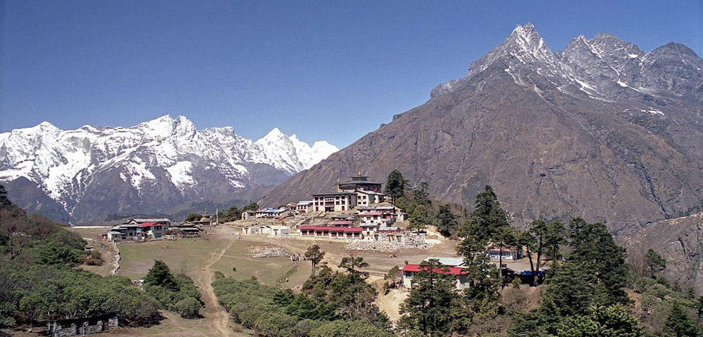 Amphu Lapcha Pass Trek